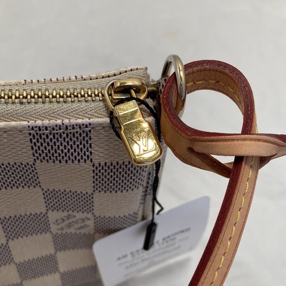 LOUIS Vuitton Pochette Accessories - Picture 5 of 15